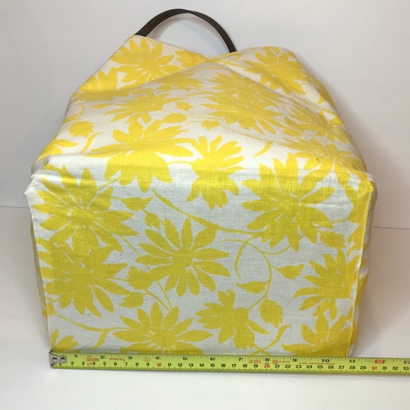 Voluspa Tote & Beach Towel in Yellow Brand New - Picture 9 of 10